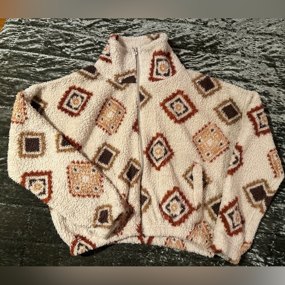 Cozy Sherpa Zip Jacket with Geometric Print